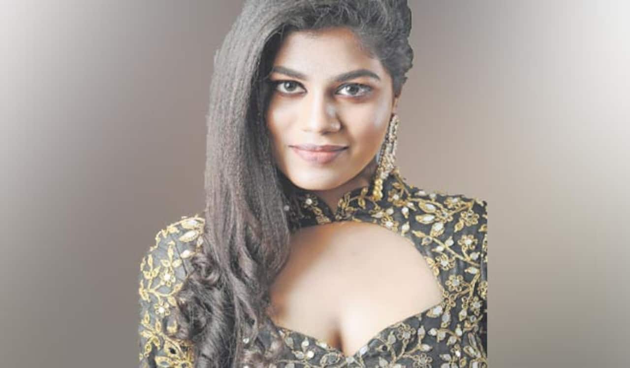 வில்லி நடிப்பில் கில்லி: மிரட்டும் மேனகா பிரியா