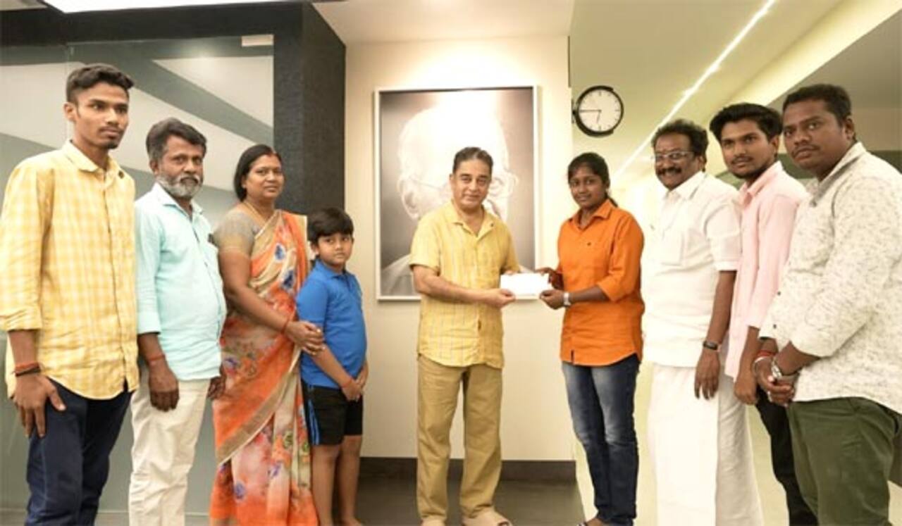 கோவை பெண் பேருந்து ஓட்டுனர் ஷர்மிளாவுக்கு கார் பரிசளித்த கமல்