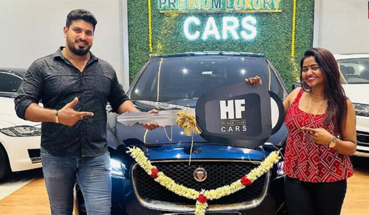 சொகுசு கார் வாங்கிய துணை நடிகை
