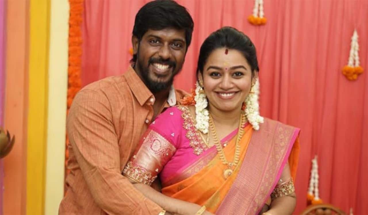 குட்டி காயத்ரி வர போறாங்க! மகிழ்ச்சியில் காயத்ரி யுவராஜ்