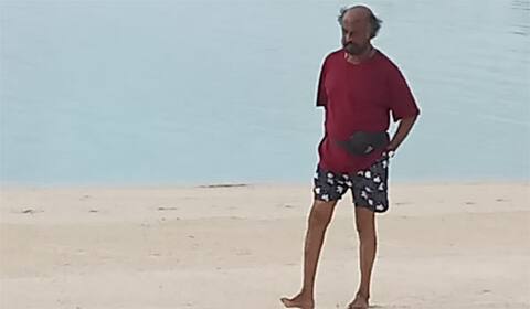 மாலத்தீவு கடற்கரையில் ரஜினி ‛சோலோ வாக்