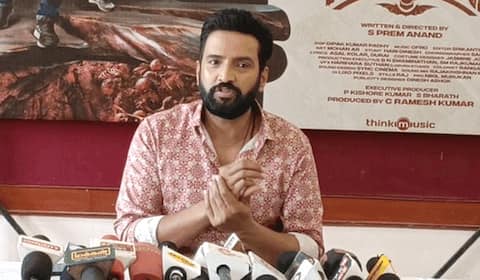 புகைபிடித்தல், மது அருந்துதல் காட்சிகளை தவிர்ப்பது நல்லது : சந்தானம்