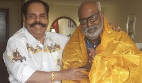 கே.டி.குஞ்சுமோனுக்கு வாழ்த்துப் பாடல் இசைத்த மரகதமணி