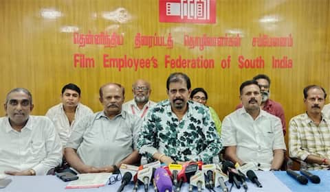 வெளிநாட்டில் படப்பிடிப்பு நடத்துவதை தவிர்க்க வேண்டும்: பெப்சி வேண்டுகோள்
