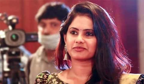 17 வயதில் திருமணம் ஒரே வருடத்தில் விவாகரத்து : எதிர்நீச்சல் போட்டு சாதித்த ரேகா நாயர்