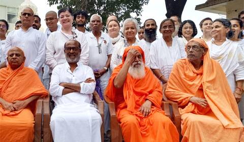 ரிஷிகேஷ் தயானந்த சரஸ்வதி ஆசிரமத்தில் ரஜினி