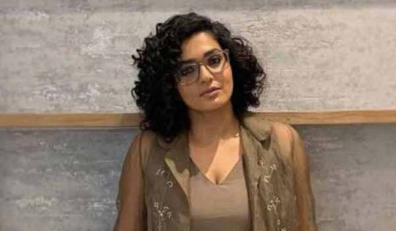 கேரள அரசு திரைப்பட வளர்ச்சிக் கழகத்திலிருந்து நடிகை பார்வதி விடுவிப்பு