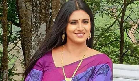 ஜாதி குறித்து கேள்வி கேட்ட நெட்டிசனுக்கு கஸ்தூரி அளித்த பதில்