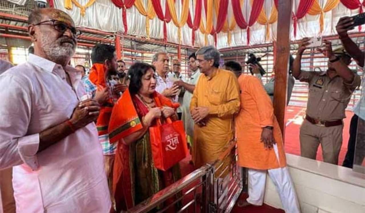 அயோத்தி அனுமன் கோயிலில் ரஜினி சுவாமி தரிசனம்