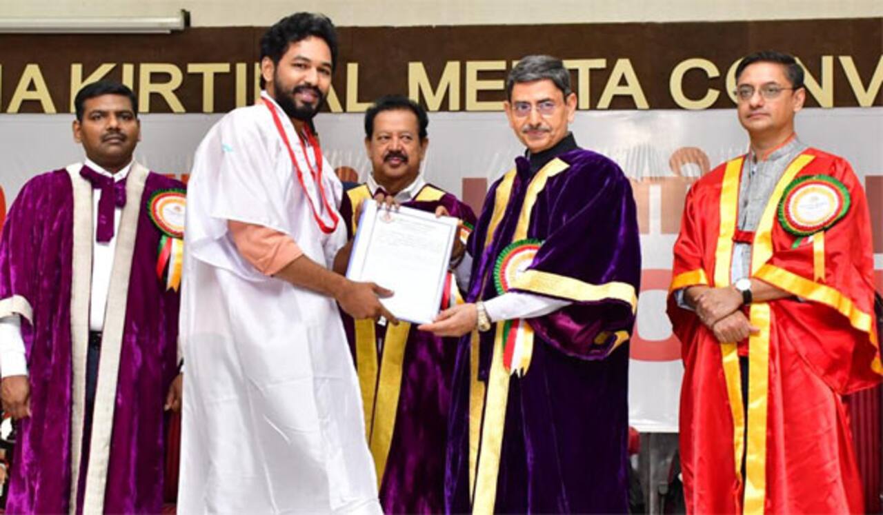 ஐந்து ஆண்டுகள் ஆய்வு - டாக்டர் பட்டம் பெற்றார் ஹிப்ஹாப் தமிழா ஆதி