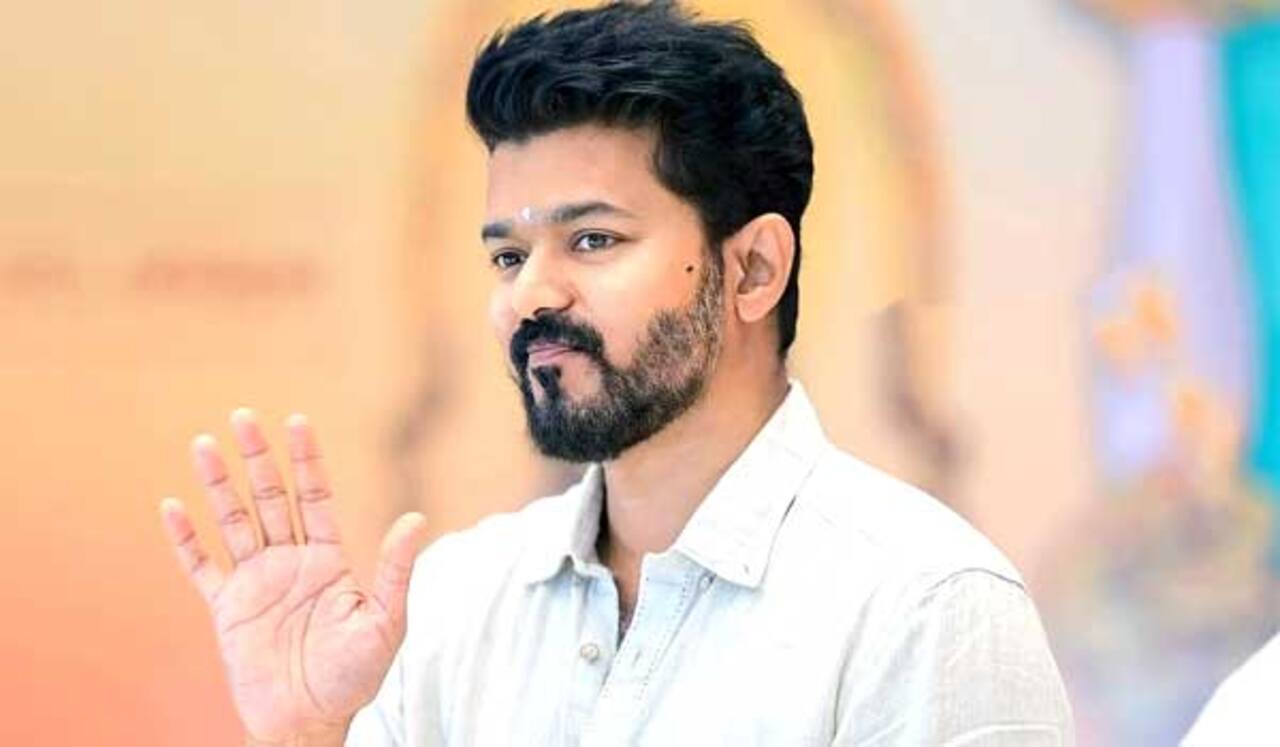 சமூகவலைதளங்களில் சாதி, மத வட்டத்திற்குள் சிக்காதீர்கள் ; தரம் தாழ்ந்து பதிவிடக்கூடாது : விஜய் மக்கள் இயக்கத்தினருக்கு அட்வைஸ்