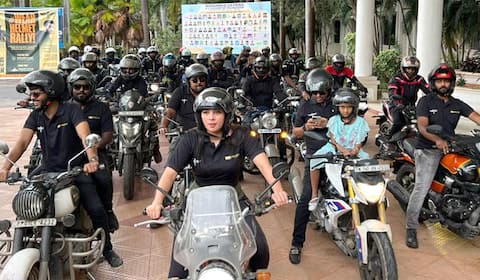 ஹெல்மெட் அவசியம் : புல்லட் ஓட்டி வழிப்புணர்வு ஏற்படுத்திய தன்யா ஹோப்