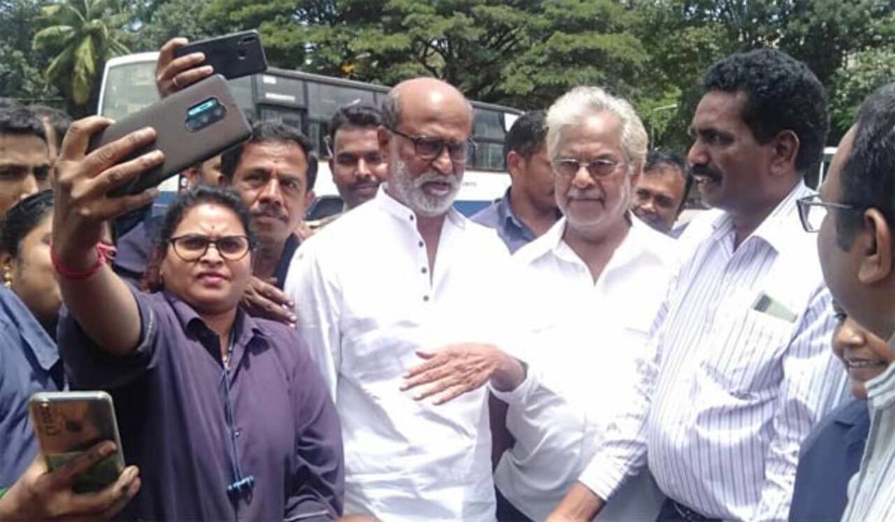 பழசை மறக்காத ரஜினி... பஸ் டிப்போவிற்கு சென்று பணிபுரிந்த இடத்தை பார்த்து பரவசம்