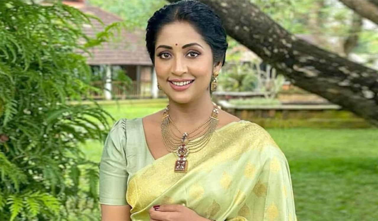 நவ்யா நாயரிடம் அமலாக்கத்துறை விசாரணை