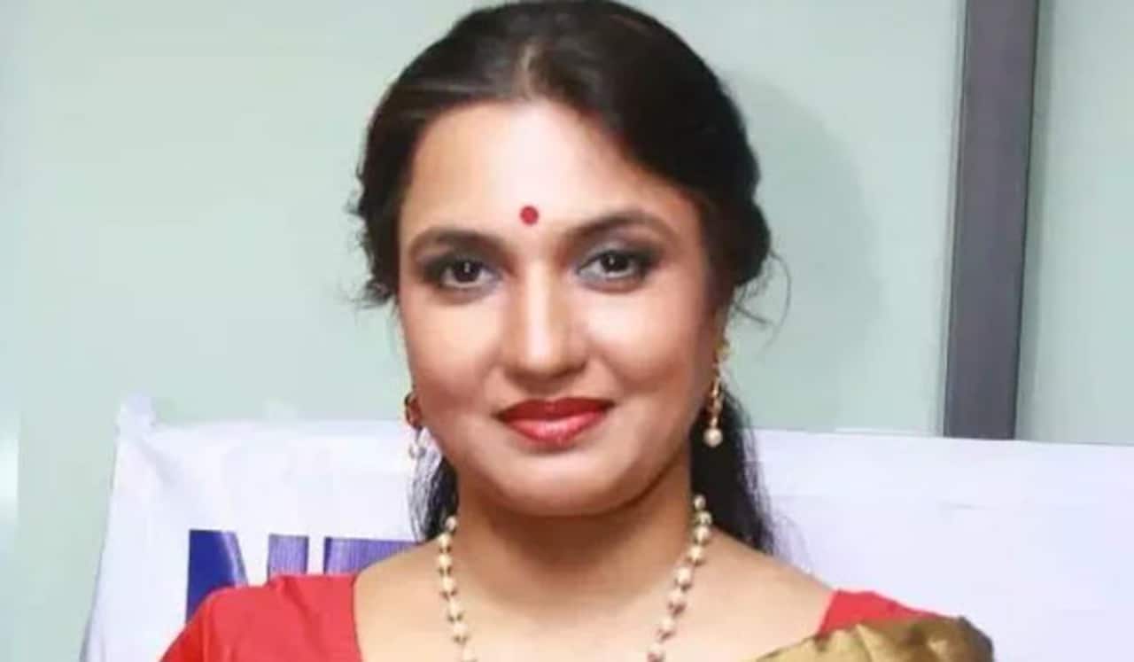 பாடலாசிரியராக அறிமுகம் ஆகும் சுகன்யா