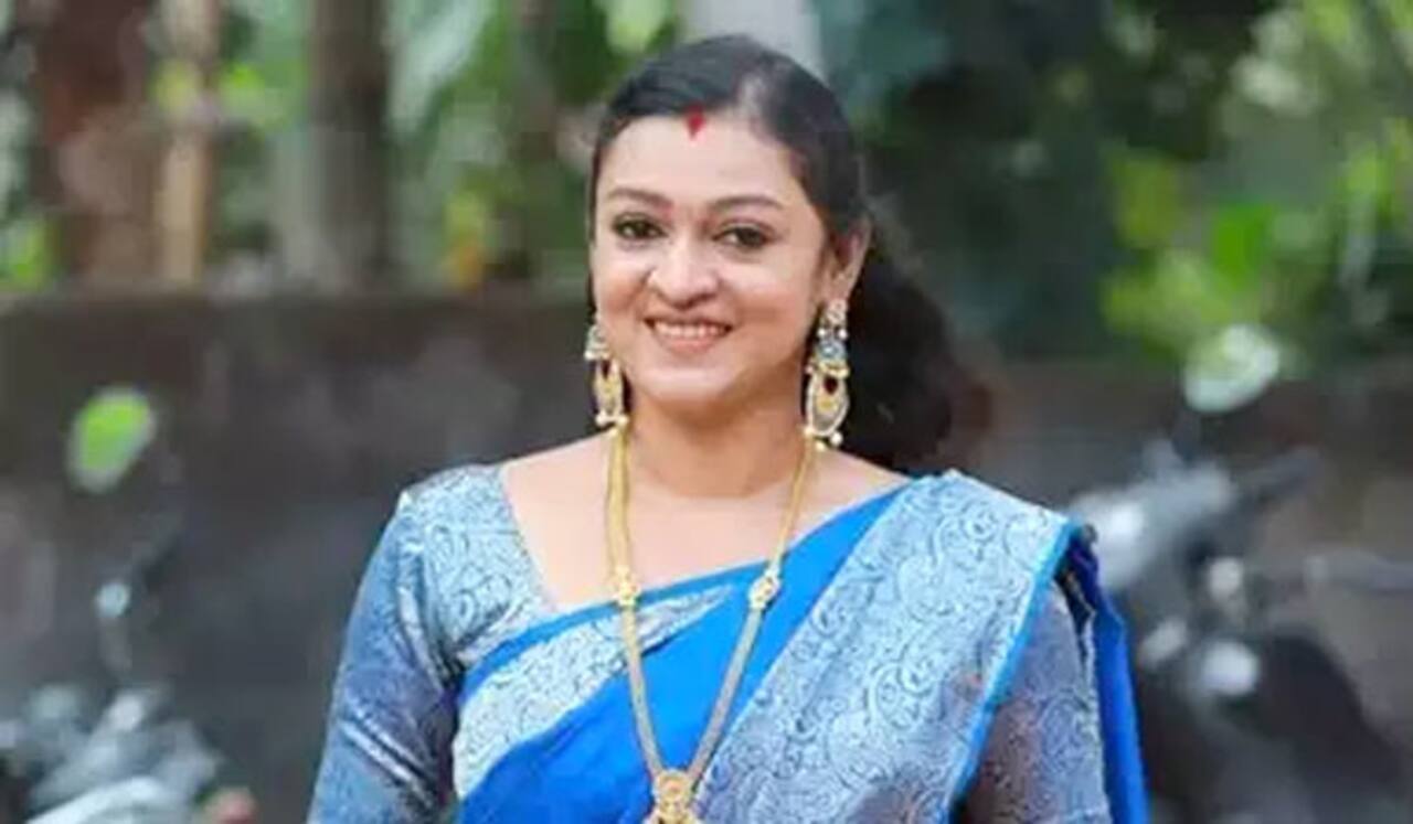 மலையாள நடிகை அபர்ணா நாயர் தூக்கிட்டு தற்கொலை