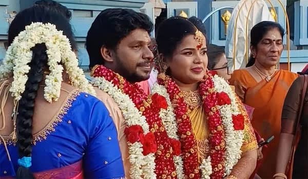 கோலாகலமாக நடந்த நாஞ்சில் விஜயன் திருமணம்
