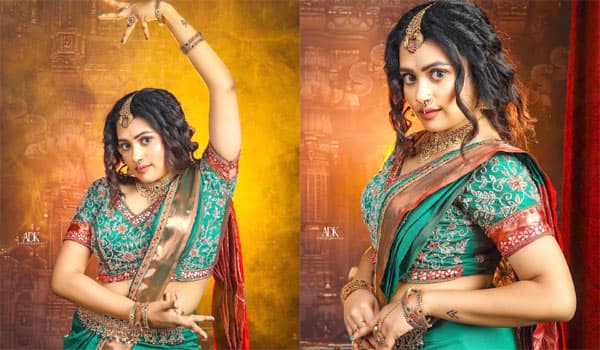 சந்திரமுகி கெட்டப்பில் பரீனா ஆசாத்
