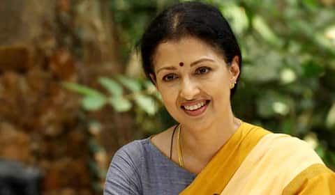 பவன் கல்யாணுக்கு அம்மாவாக கவுதமி?