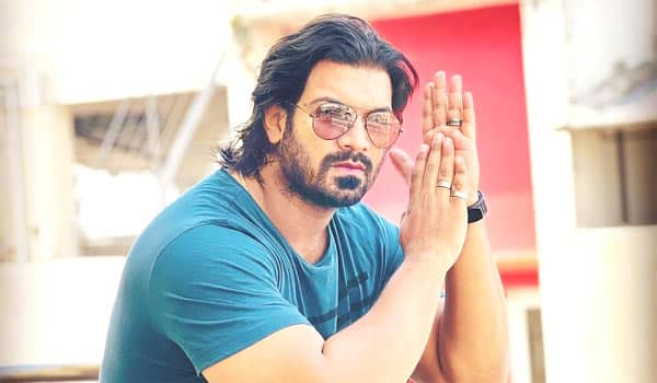 மோதலும் காதலும் சீரியலிலிருந்து விலகிய பவாஸ் சயானி