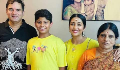 கணவருடன் பிரிவா? - புகைப்படம் வெளியிட்டு பதிலடி கொடுத்த நவ்யா நாயர்