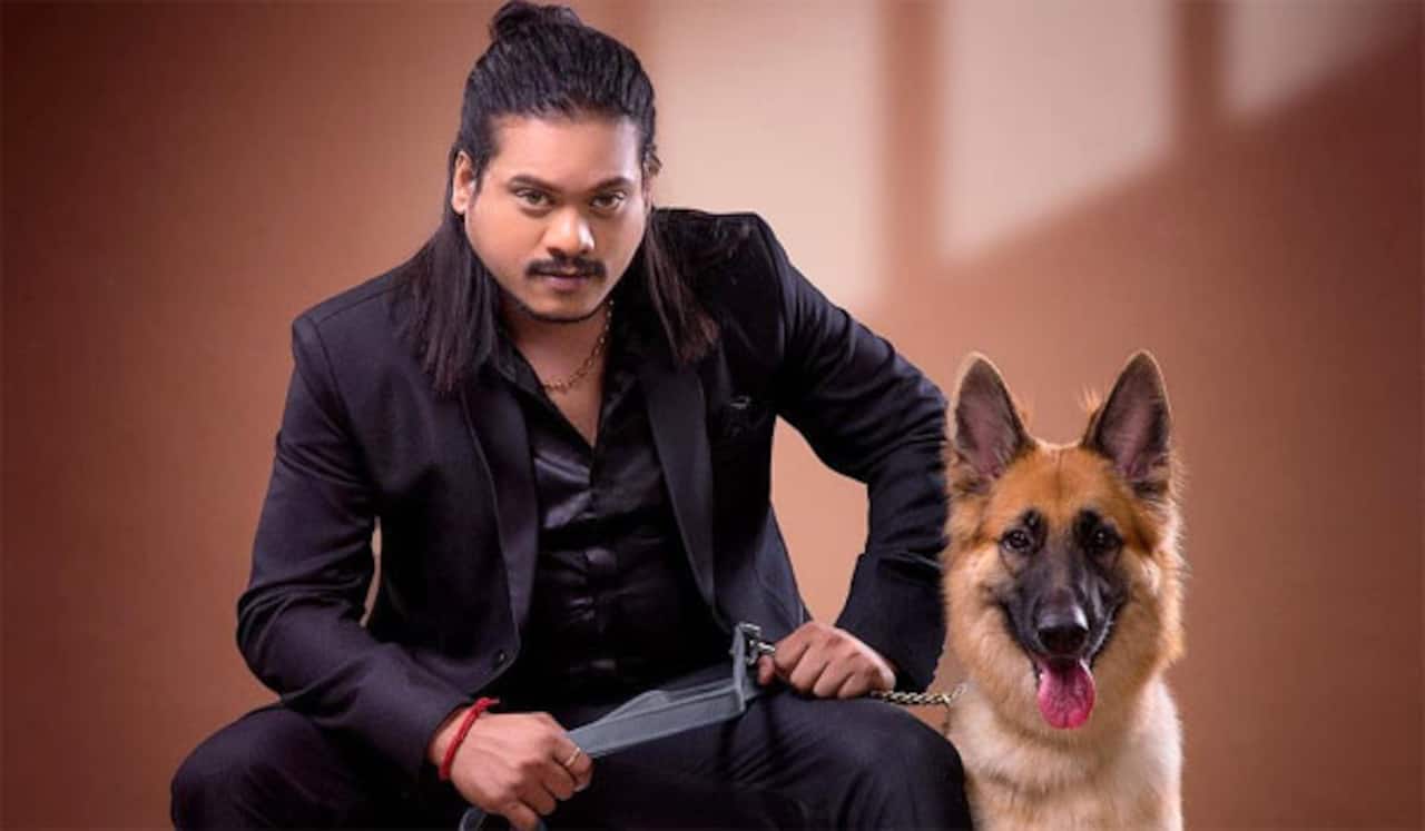 புது கெட்டப்பில் கெத்தாக போஸ் கொடுக்கும் புகழ்