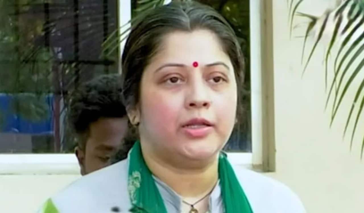 மீண்டும் வருகிறார் விஜயலட்சுமி : சீமான் தொடர்ந்த வழக்கில் ஆஜராக உத்தரவு