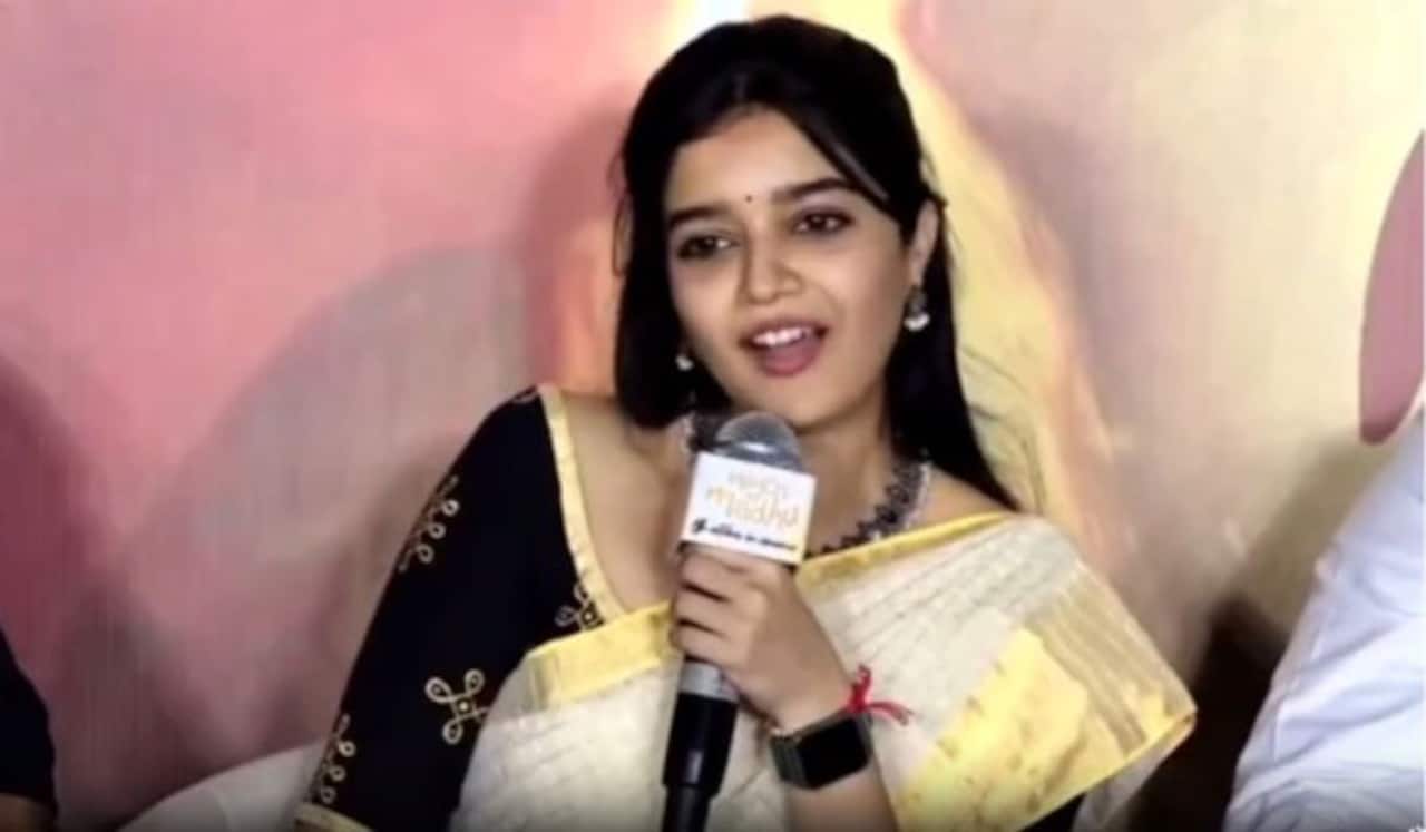 விவாகரத்து பற்றிய கேள்விக்கு விழா மேடையில் அதிரடி பதிலளித்த ஸ்வாதி