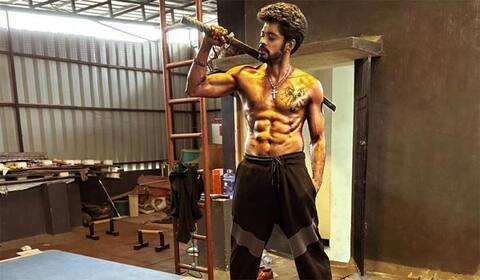 விஜய்யின் லியோ படத்தில் சிக்ஸ் பேக் கெட்டப்பில் சாண்டி மாஸ்டர்!