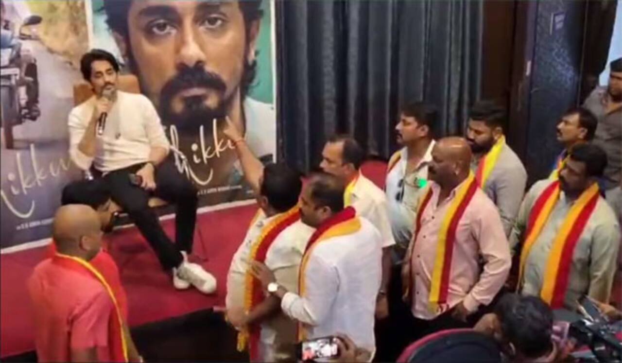 பெங்களூருவில் நடிகர் சித்தார்த்துக்கு எதிர்ப்பு: பாதியில் வெளியேறினார்