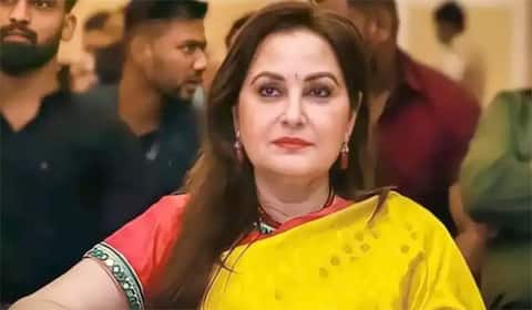 இ.எஸ்.ஐ., வழக்கு : நடிகை ஜெயப்பிரதா சரணடைய 15 நாள் கெடு