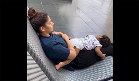 நயன்தாரா மடியில் ஹாயாக தூங்கும் மகன்