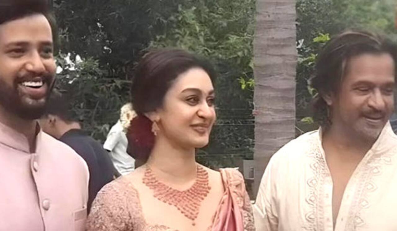 அர்ஜுன் - தம்பி ராமையா குடும்ப நிச்சயதார்த்தம்!
