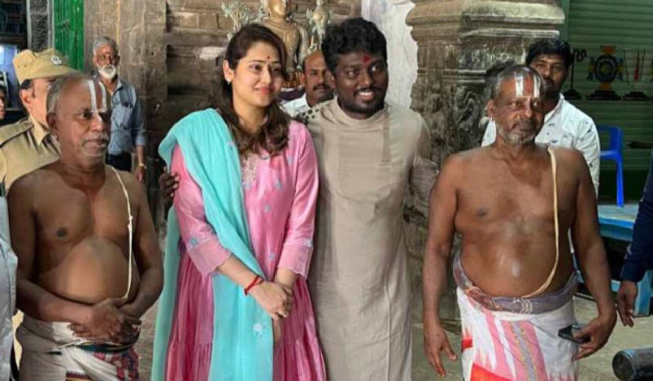 குலதெய்வம் கோயிலுக்கு மனைவியுடன் சென்று வழிபட்ட அட்லீ