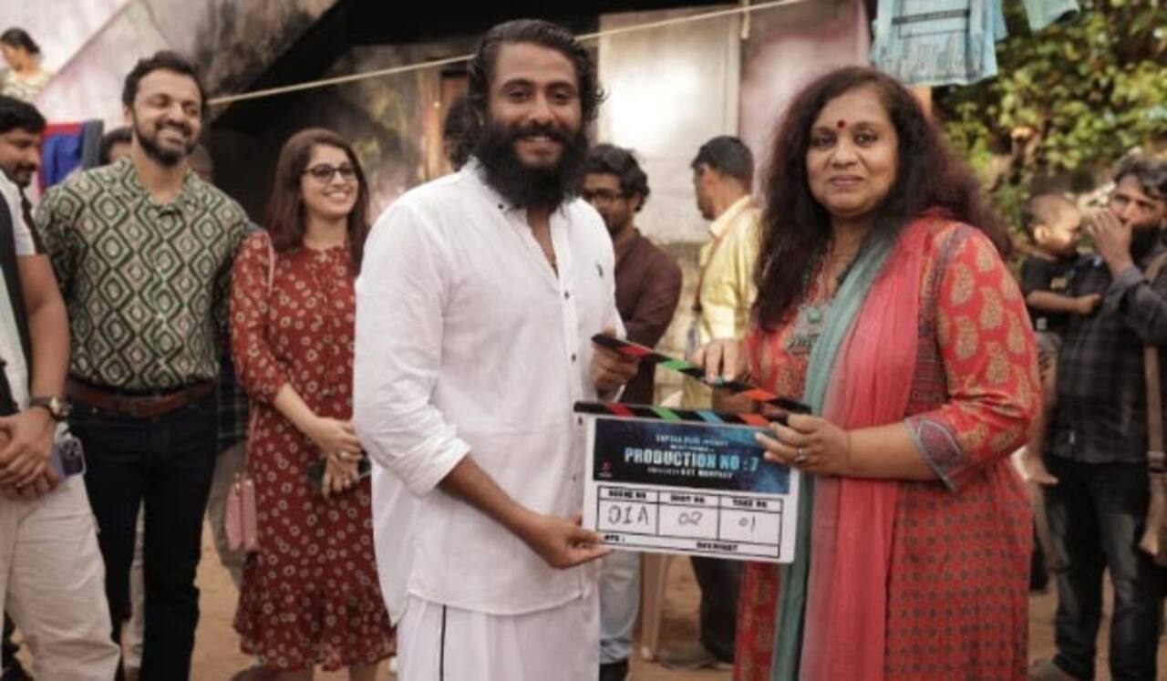 பரிசாக காரை எதிர்பார்த்த ஹீரோவுக்கு தயாரிப்பாளர் கொடுக்க டபுள் ஜாக்பாட்