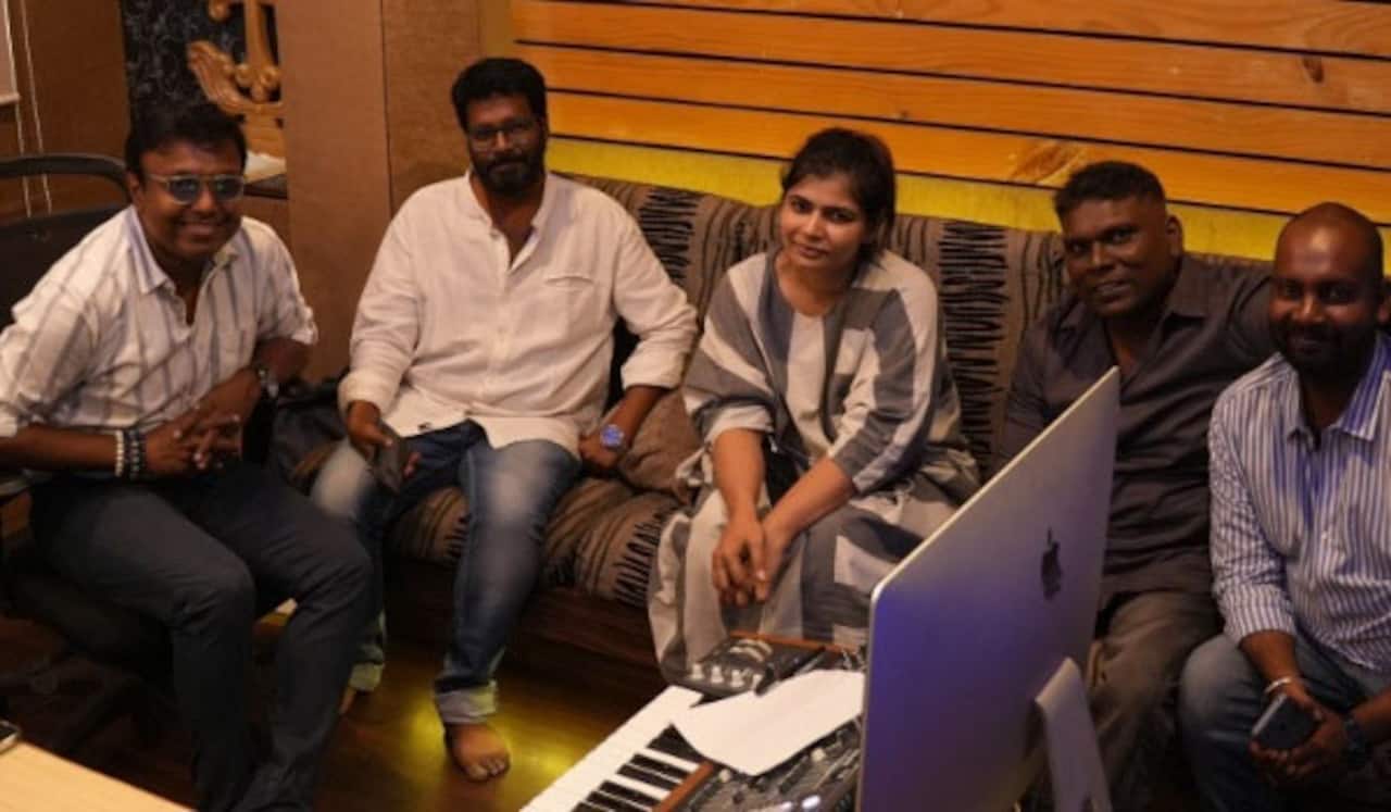 வைபவ் படத்திற்காக இமான் இசையில் பாடிய சின்மயி