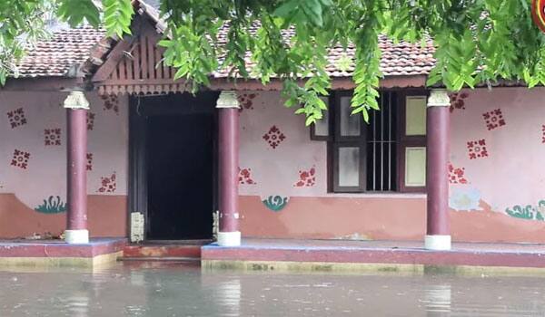 மழையில் மூழ்கிய செட்டுகள் : இனி எப்போது ஷூட்டிங்?
