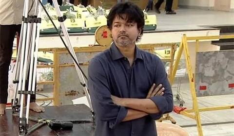 விஜய் நிகழ்ச்சியில் தள்ளுமுள்ளு! 6 பேர் படுகாயம்!!