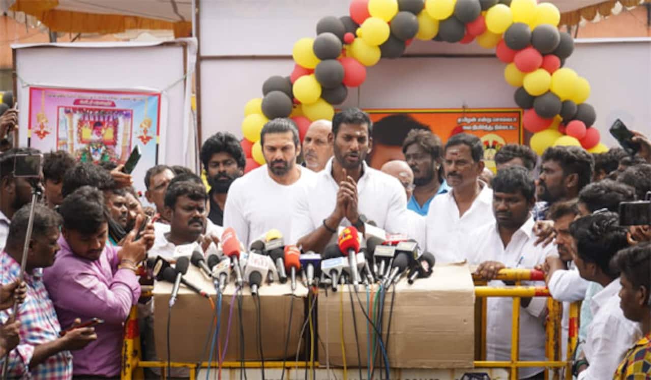 என்னை மன்னிச்சுடுங்க சாமி : விஜயகாந்த் நினைவிடத்தில் விஷால் அஞ்சலி