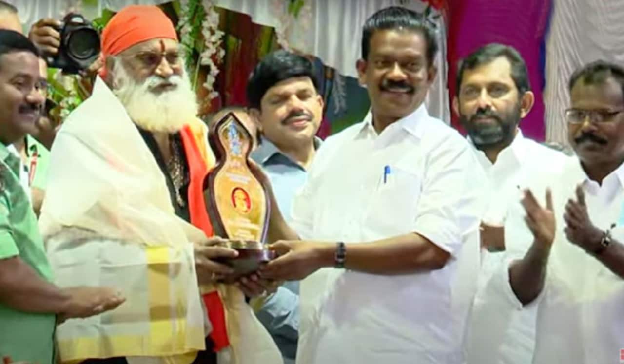 பின்னணி பாடகர் வீரமணிதாசனுக்கு ஹரிவராசனம் விருது