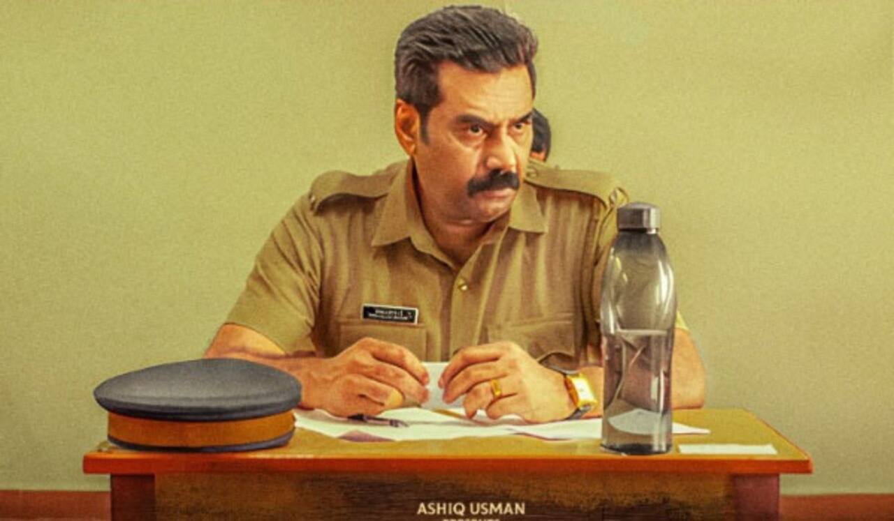 போலீஸ் தேர்வில் பிட் அடித்த பிஜுமேனன்