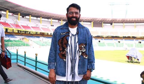நேரு ஸ்டேடியத்தில் சந்தோஷ் நாராயணனின் பிரமாண்ட இசை நிகழ்ச்சி