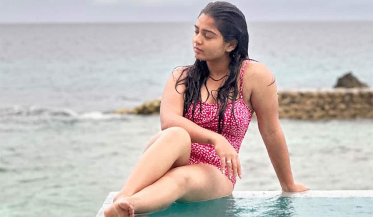 நீச்சல் உடையில் கவுரி கிஷன்
