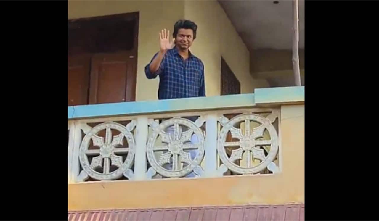 மீண்டும் ரசிகர்களை சந்தித்த விஜய்