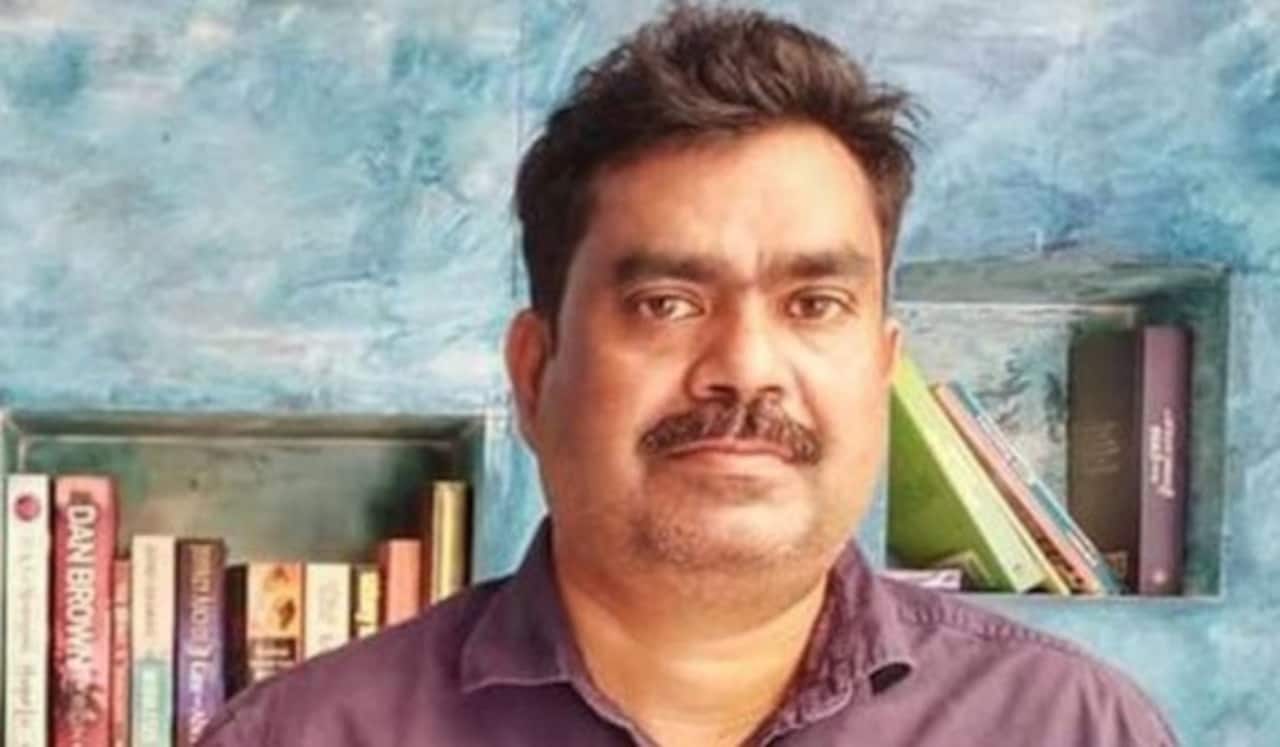 நாளை படம் ரிலீஸாக இருக்கும் நிலையில் கதாசிரியர் திடீர் மரணம்