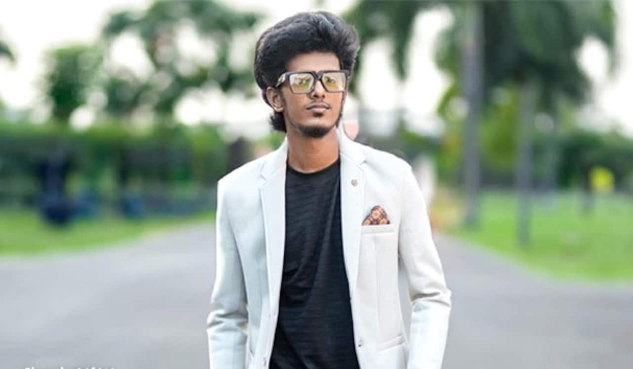 ஸ்டைலிஷ் லுக்கில் பாலா