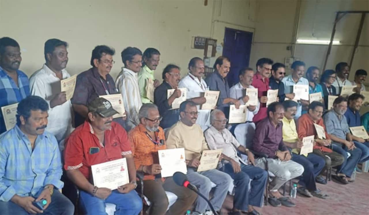 இயக்குனர் சங்க தேர்தல் : ஆர்வி உதயகுமார் தலைமையிலான நிர்வாகிகள் பதவியேற்பு