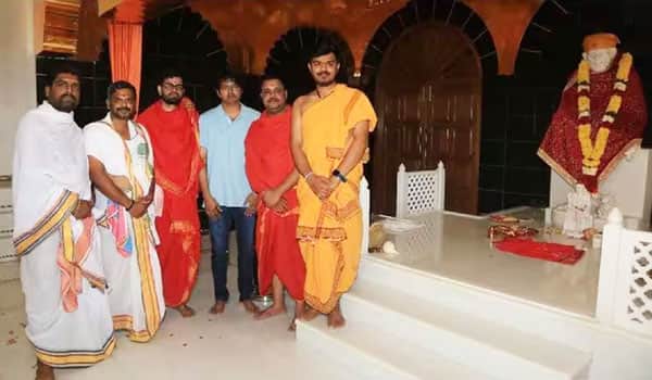 சாய்பாபா கோவிலில் விஜய் : படத்தை நீக்கியது ஏன்?
