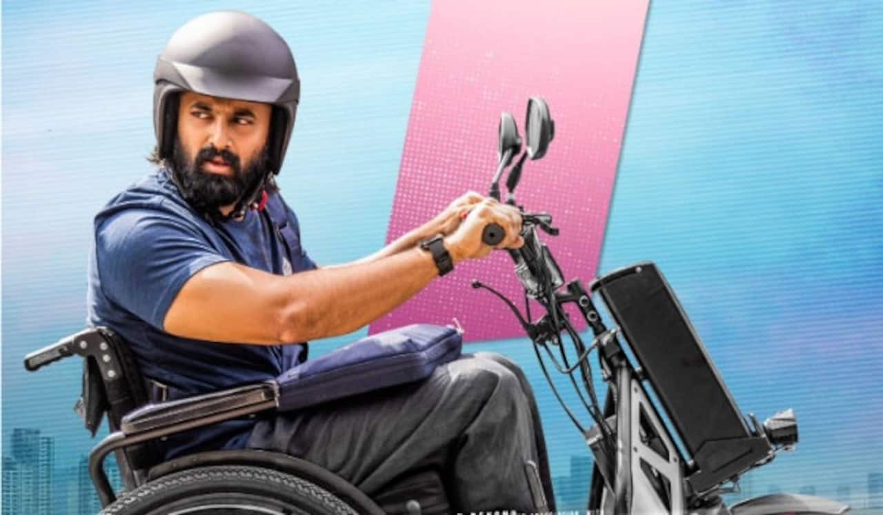 100 மாற்றுத்திறனாளிகளுக்கு வீல் சேர் வழங்கிய உன்னி முகுந்தன்