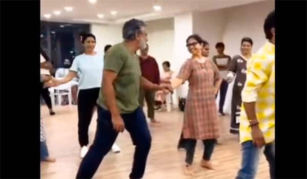 காதலன் பட பாடலுக்கு மனைவியுடன் சேர்ந்து அசத்தல்  நடனமாடிய ராஜமவுலி